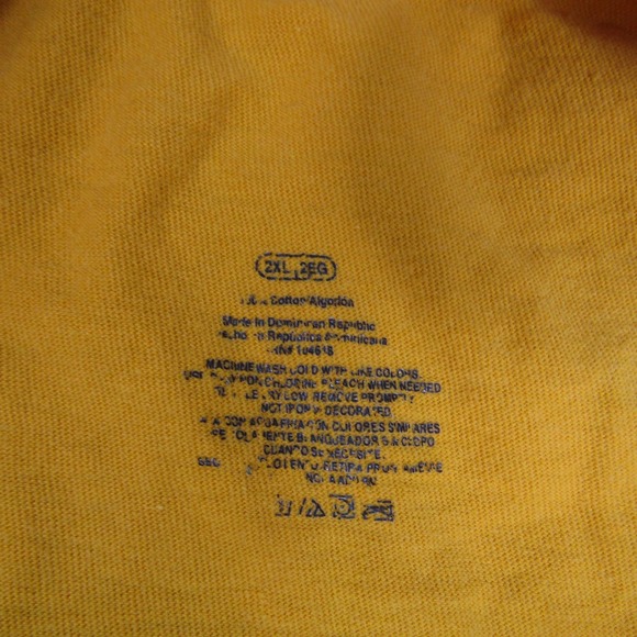 Wyoming Cowboys Shirt Mens 2XL Yellow NCAA Football Graphic Tee Short Sleeve - Picture 2 of 5